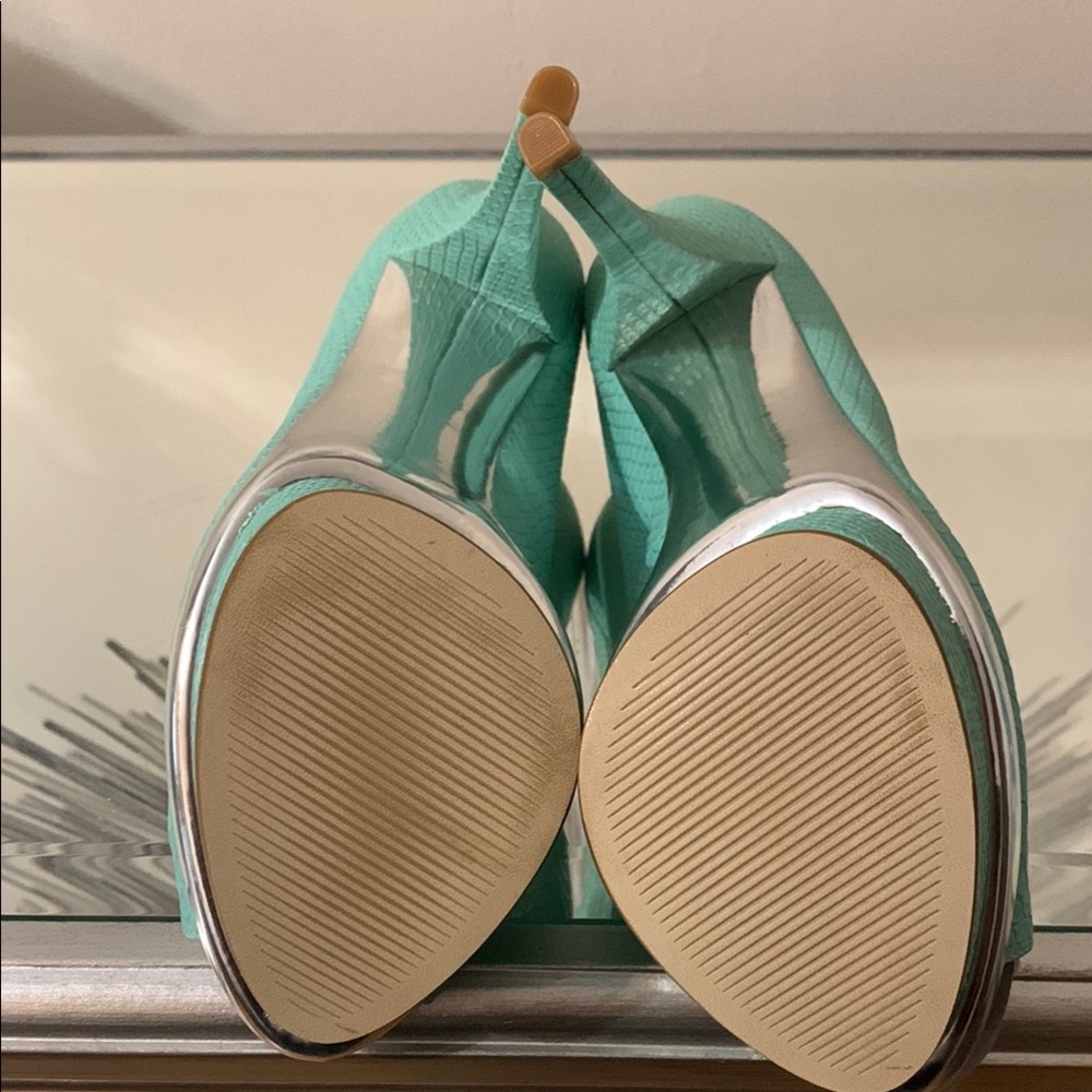 Enzo Angiolini Women's Green Peep Toe Heels - Picture 7 of 9